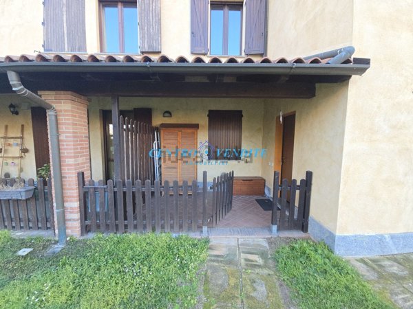 appartamento in vendita a Torre d'Isola in zona Cascina Campagna