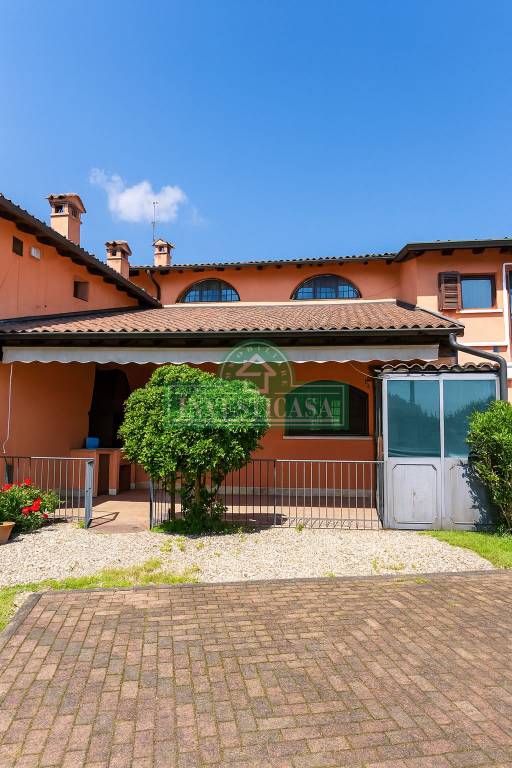 casa indipendente in vendita a Torre d'Isola in zona Casottole