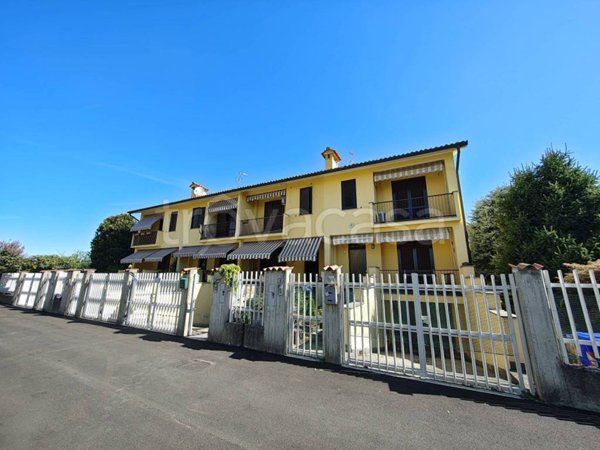 casa indipendente in vendita a Torre d'Isola in zona Casottole