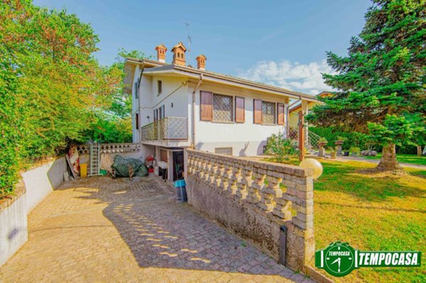 casa indipendente in vendita a Torre d'Isola in zona Casottole