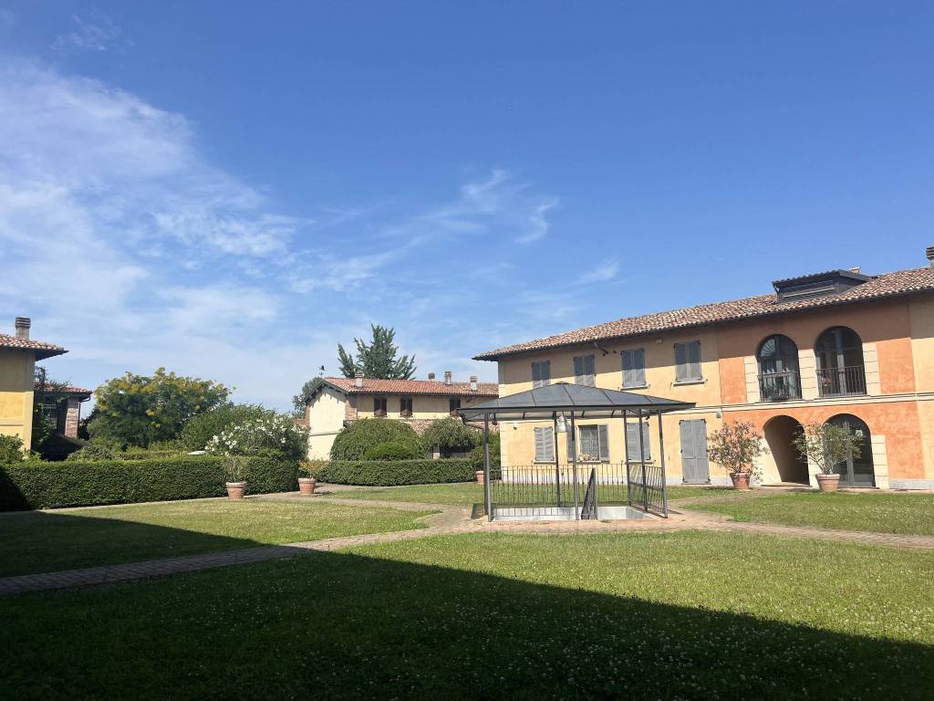 appartamento in vendita a Torre d'Isola in zona San Varese