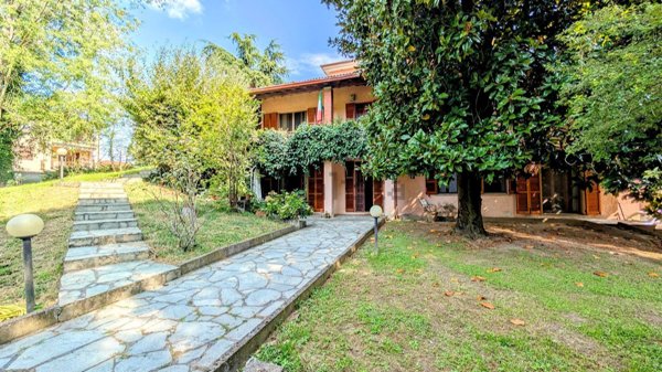 casa indipendente in vendita a Torre d'Isola in zona Massaua