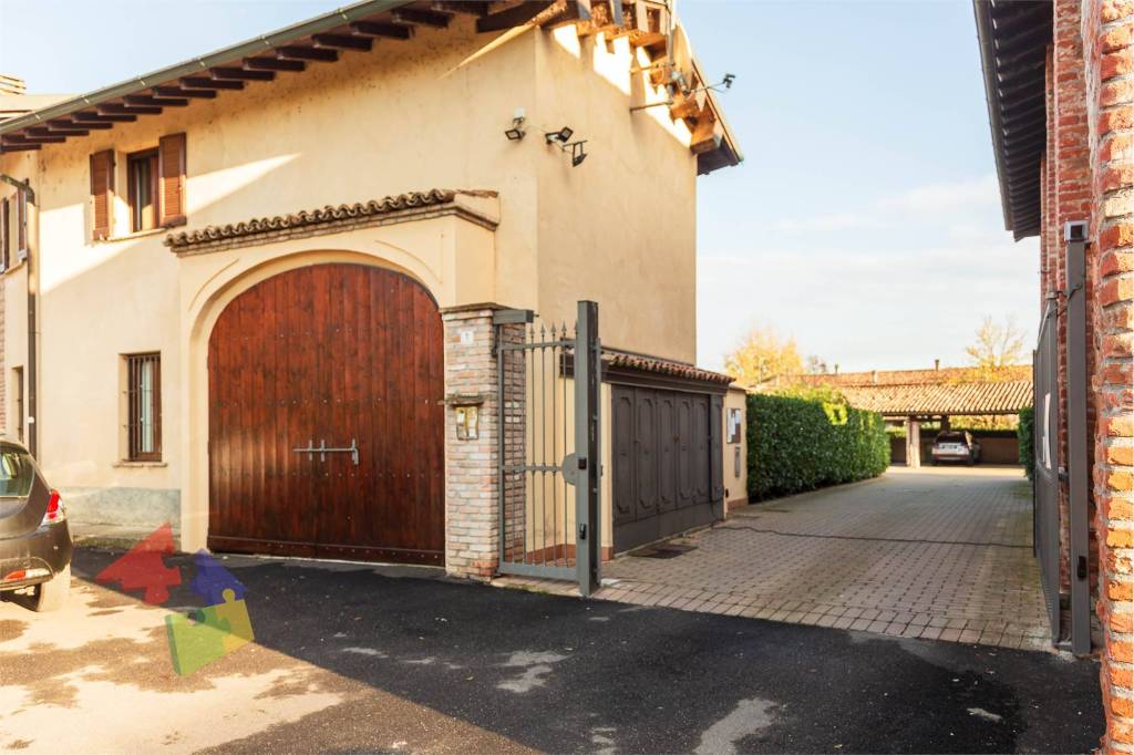 appartamento in vendita a Torre d'Isola in zona San Varese