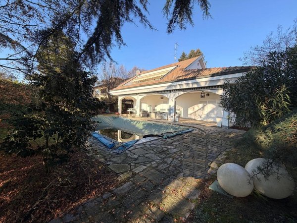 casa indipendente in vendita a Torre d'Isola in zona San Varese