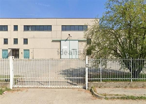 capannone in vendita a Torre d'Isola