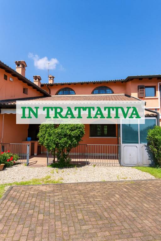 casa indipendente in vendita a Torre d'Isola in zona Casottole