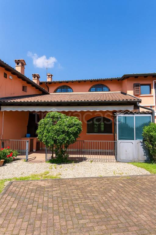 casa indipendente in vendita a Torre d'Isola in zona Casottole