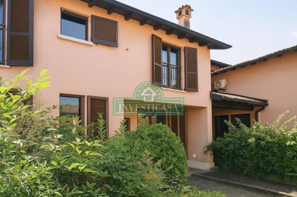 casa indipendente in vendita a Torre d'Isola in zona Casottole