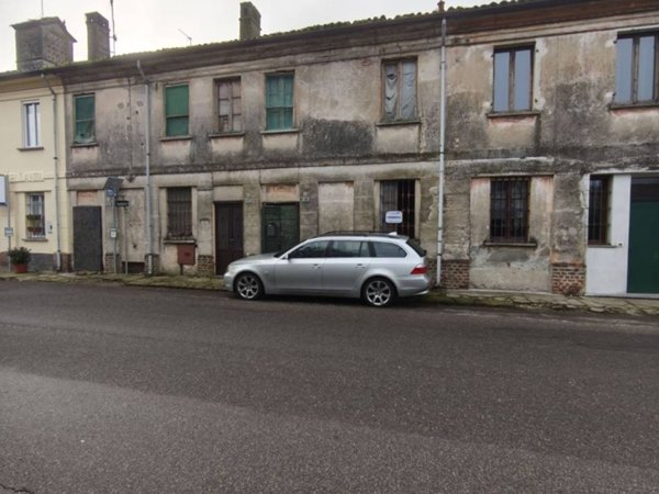 casa indipendente in vendita a Torre d'Isola in zona Massaua