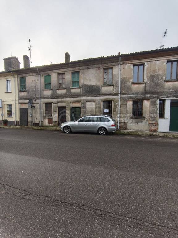 casa indipendente in vendita a Torre d'Isola in zona Massaua