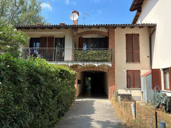 appartamento in vendita a Torre d'Isola in zona San Varese