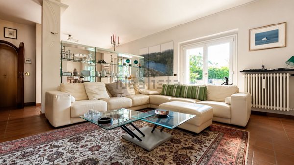 casa indipendente in vendita a Torre d'Isola in zona San Varese