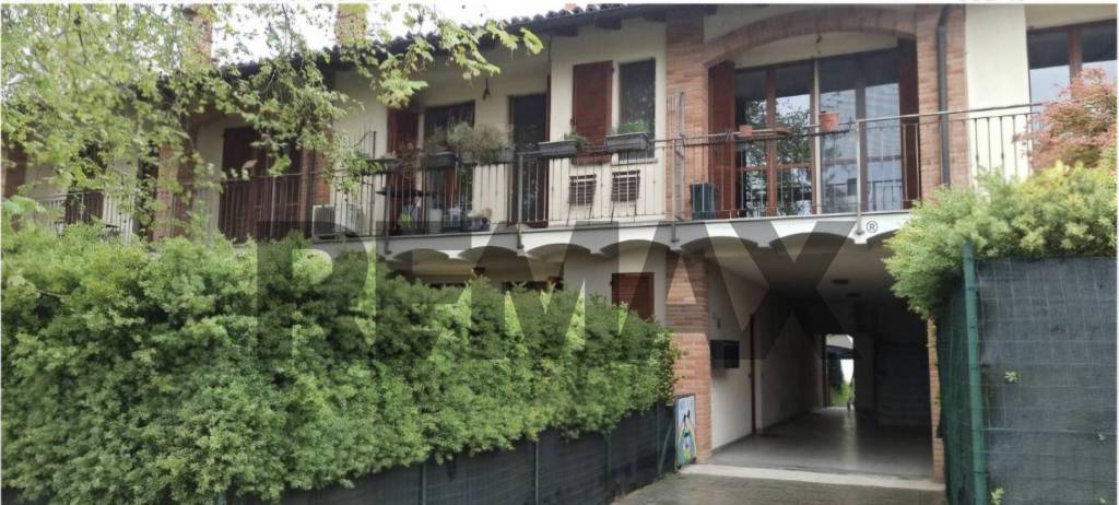appartamento in vendita a Torre d'Isola in zona San Varese