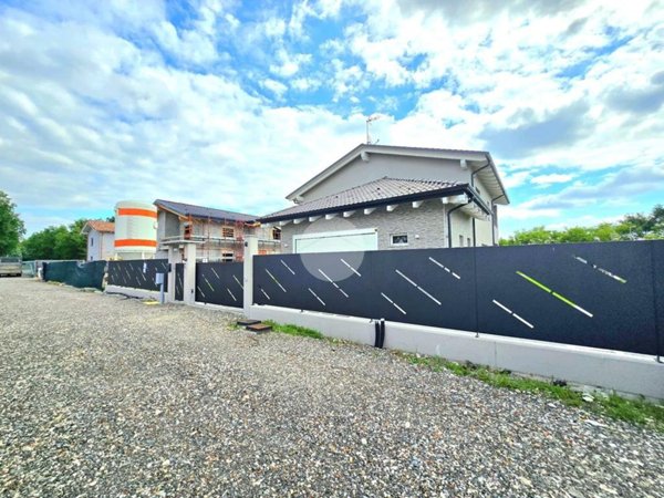 casa indipendente in vendita a Lombardore