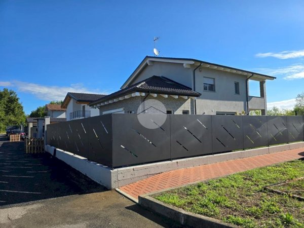 casa indipendente in vendita a Lombardore