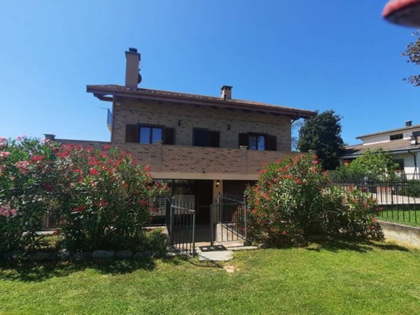casa indipendente in vendita a Lombardore