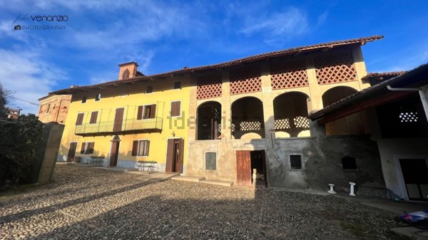 casale in vendita a Lombardore