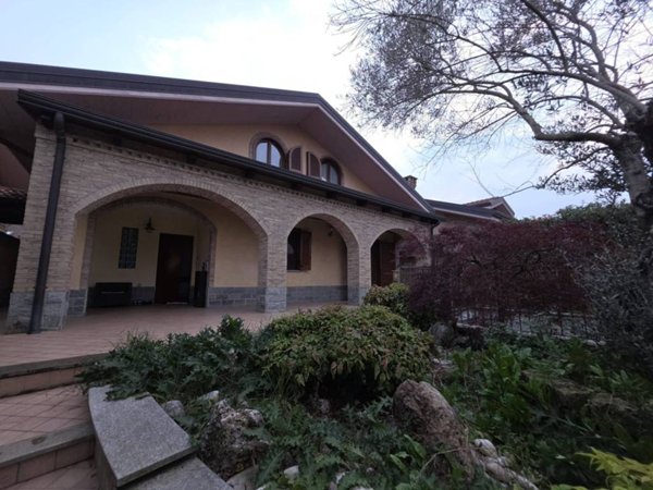 casa indipendente in vendita a Lombardore