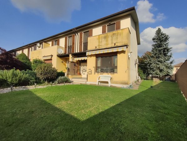 appartamento in vendita a Torrevecchia Pia in zona Zibido al Lambro