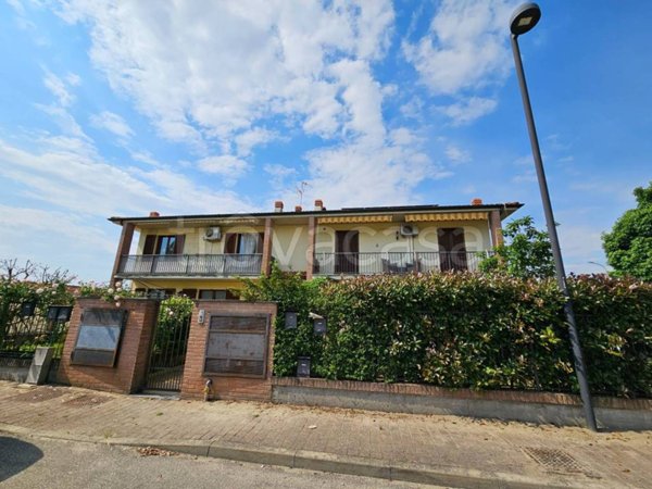 appartamento in vendita a Torrevecchia Pia in zona Zibido al Lambro