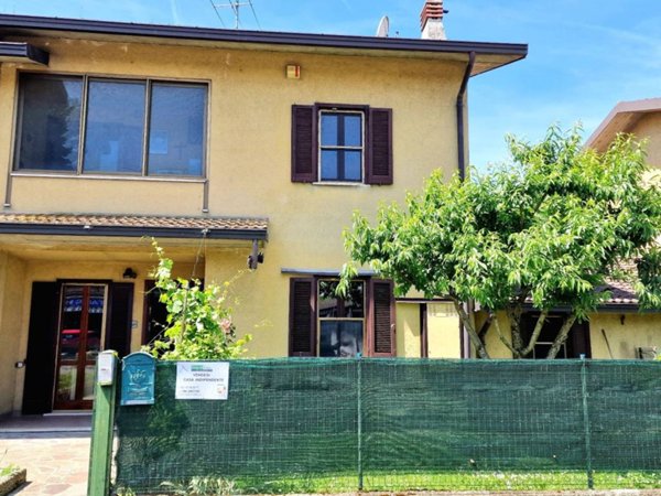 casa indipendente in vendita a Torrevecchia Pia