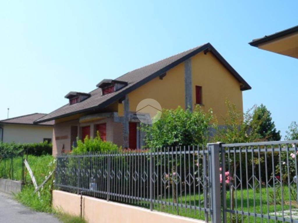 casa indipendente in vendita a Torrevecchia Pia