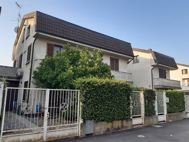 casa indipendente in vendita a Torrevecchia Pia in zona Zibido al Lambro