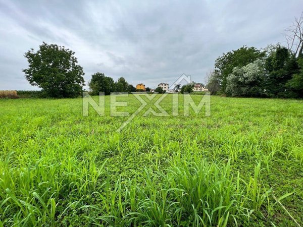 terreno edificabile in vendita a Torrevecchia Pia in zona Zibido al Lambro