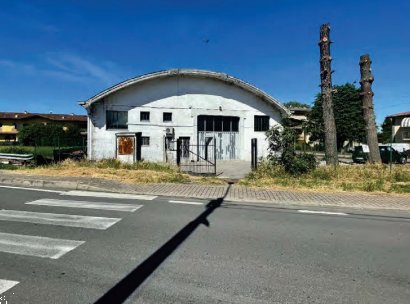 capannone in vendita a Torrevecchia Pia in zona Zibido al Lambro