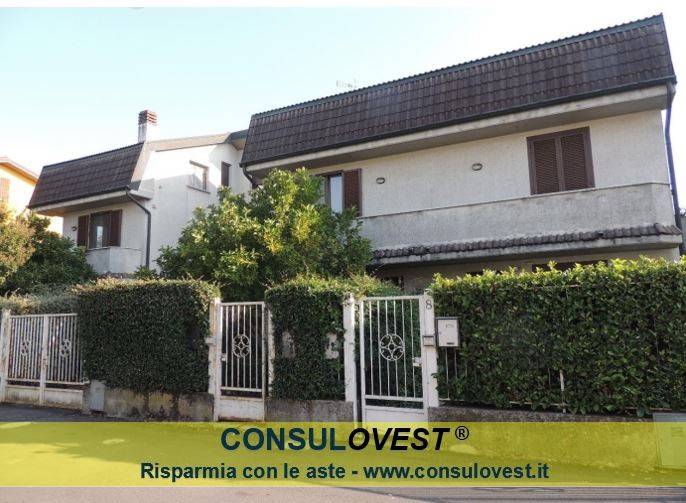 casa indipendente in vendita a Torrevecchia Pia in zona Zibido al Lambro