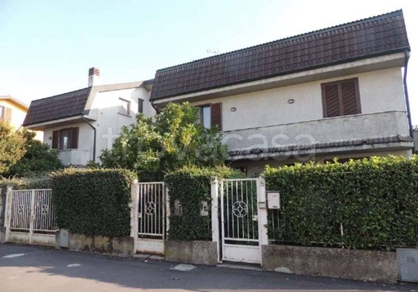 casa indipendente in vendita a Torrevecchia Pia in zona Zibido al Lambro