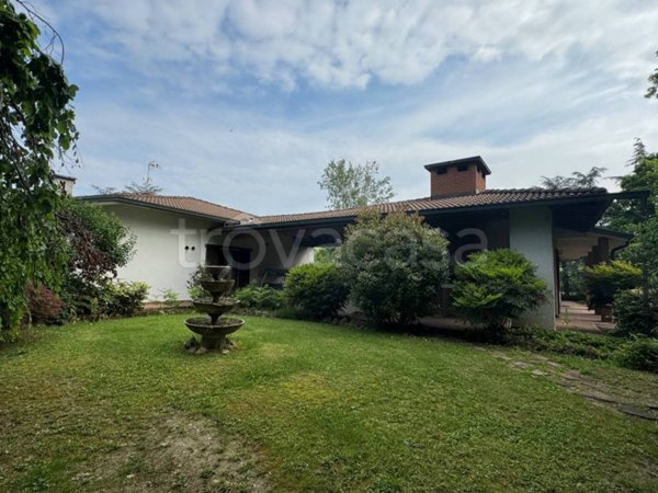 casa indipendente in vendita a Torricella Verzate