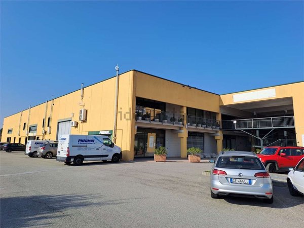 negozio in vendita a Torricella Verzate