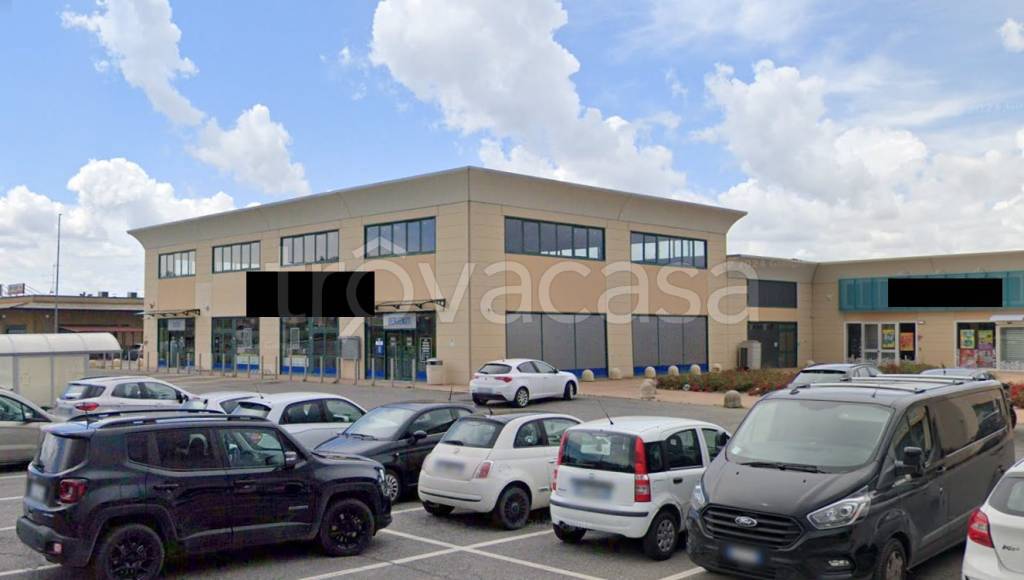 locale commerciale in vendita a Torricella Verzate