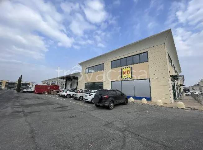 locale commerciale in vendita a Torricella Verzate