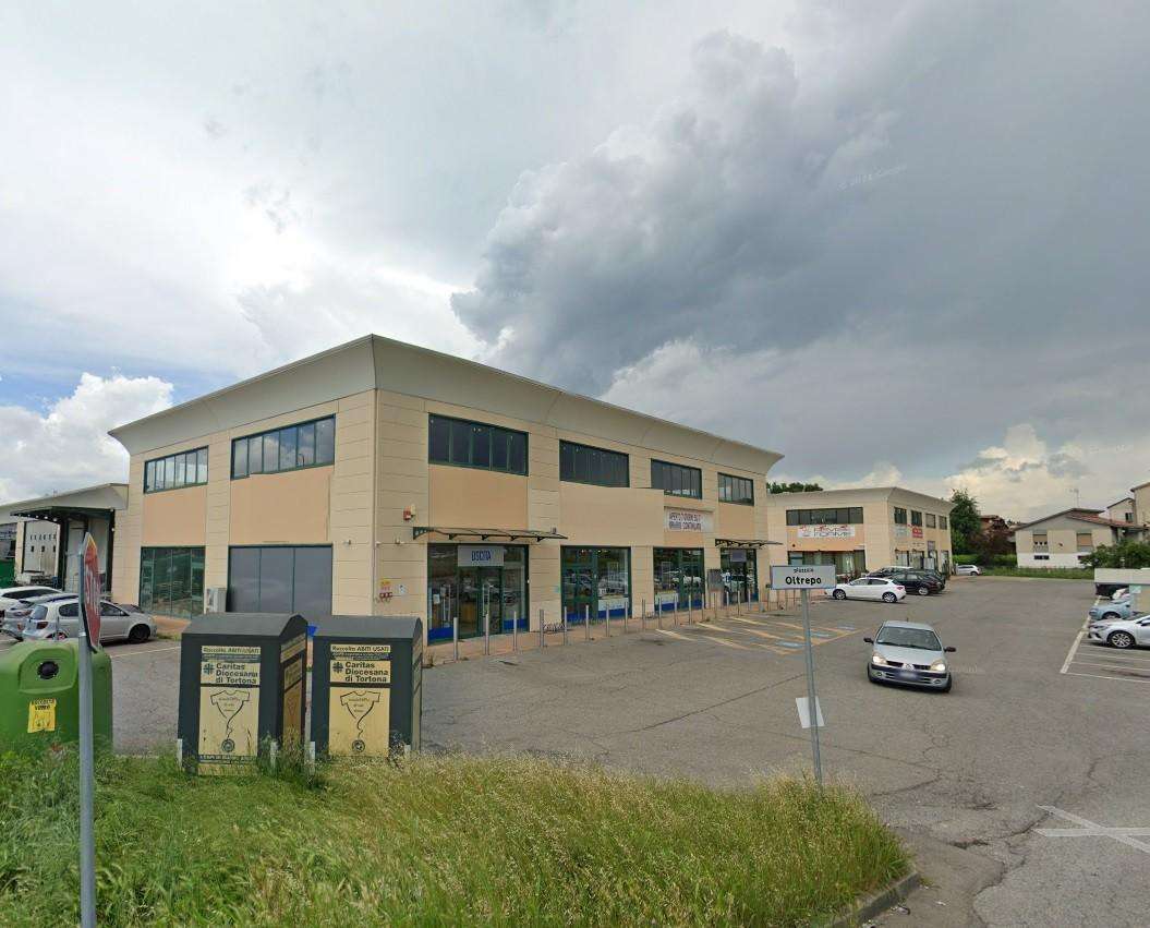 locale commerciale in vendita a Torricella Verzate