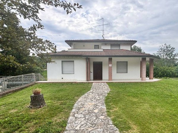 casa indipendente in vendita a Torricella Verzate
