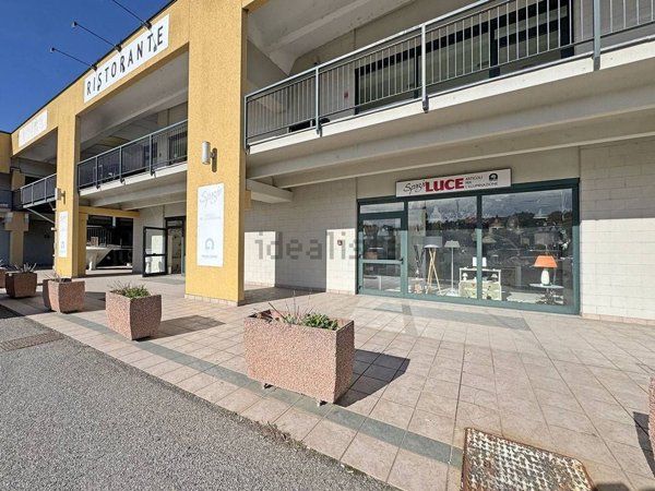 negozio in vendita a Torricella Verzate