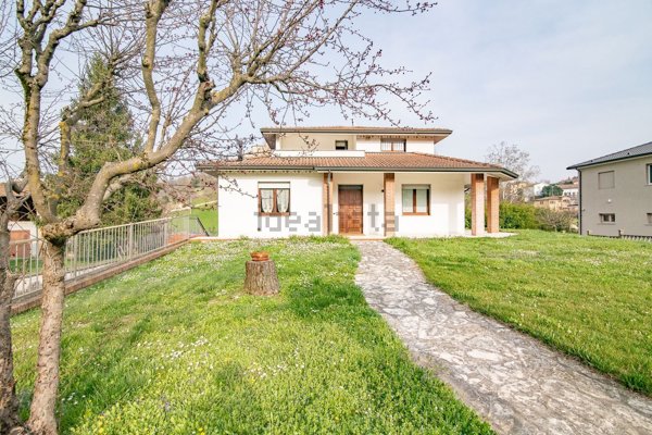 casa indipendente in vendita a Torricella Verzate