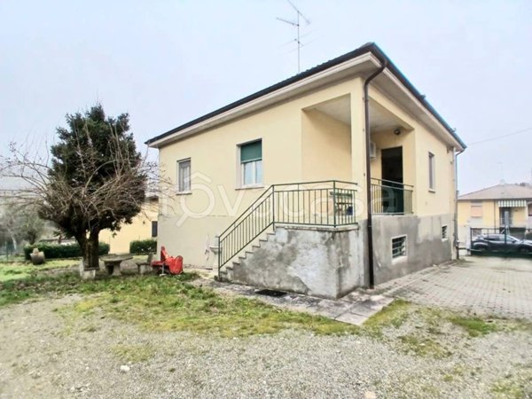 casa indipendente in vendita a Torricella Verzate
