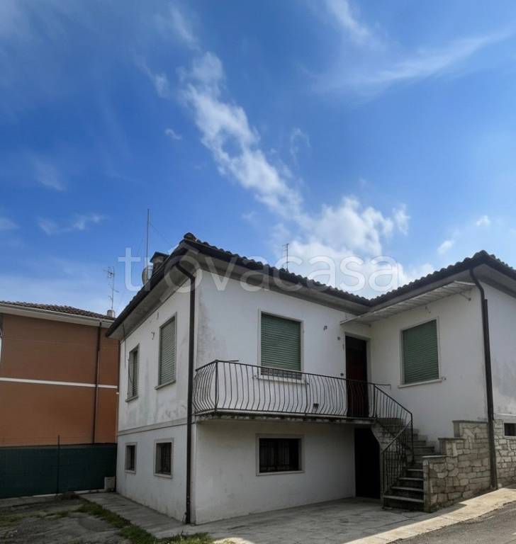 casa indipendente in vendita a Torricella Verzate