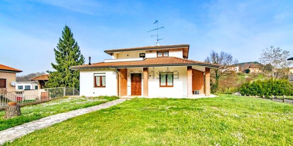 casa indipendente in vendita a Torricella Verzate