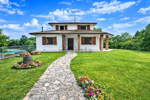 casa indipendente in vendita a Torricella Verzate in zona Bosco Madio
