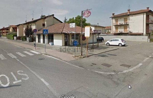 locale commerciale in vendita a Travacò Siccomario
