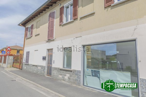 negozio in vendita a Travacò Siccomario