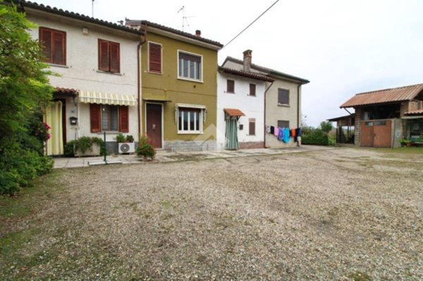 appartamento in vendita a Travacò Siccomario in zona Colonne
