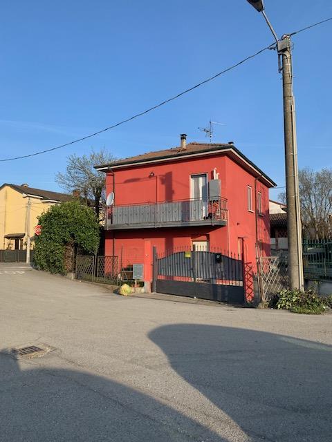 casa indipendente in vendita a Travacò Siccomario in zona Colonne