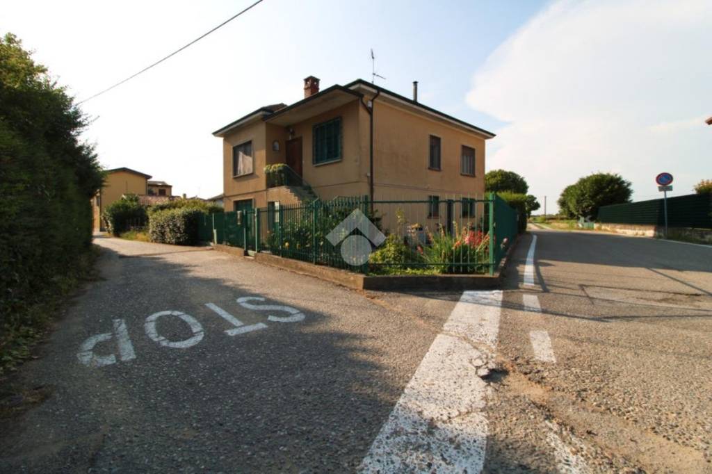 casa indipendente in vendita a Travacò Siccomario in zona Valbona
