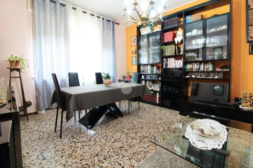 casa indipendente in vendita a Travacò Siccomario in zona Valbona