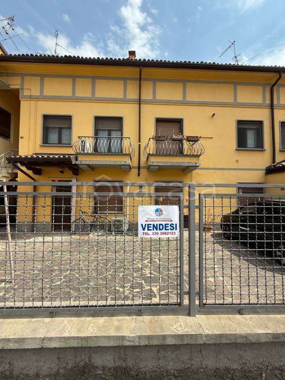 casa indipendente in vendita a Travacò Siccomario